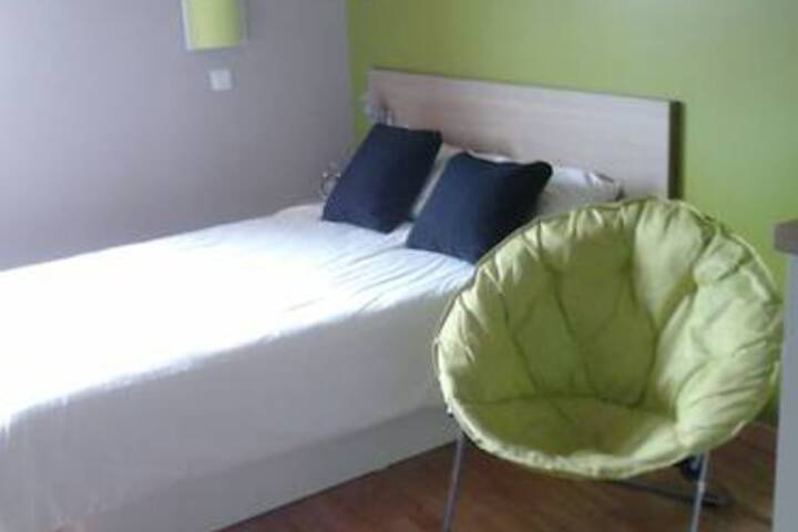 Room 2 of 6