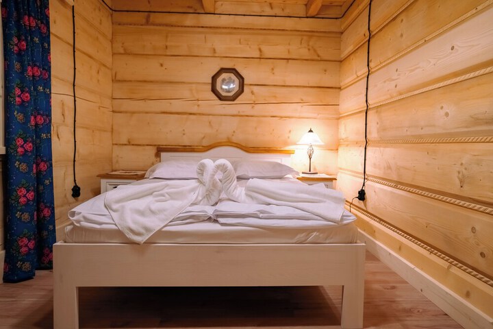 Room 8 of 40