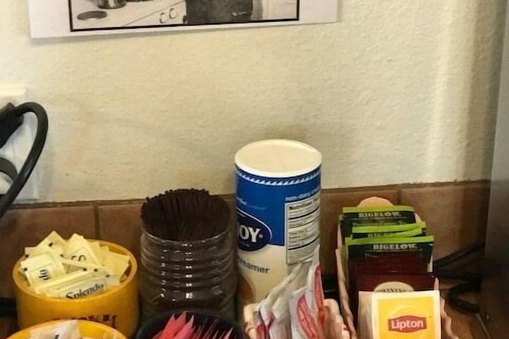 Breakfast/Coffee Service 20 of 37