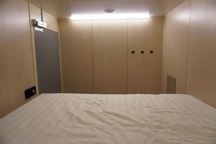 Room 9 of 21