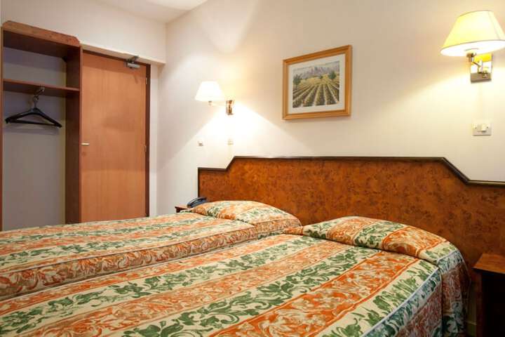 Room 15 of 27