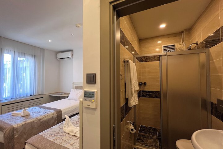 Room 16 of 53