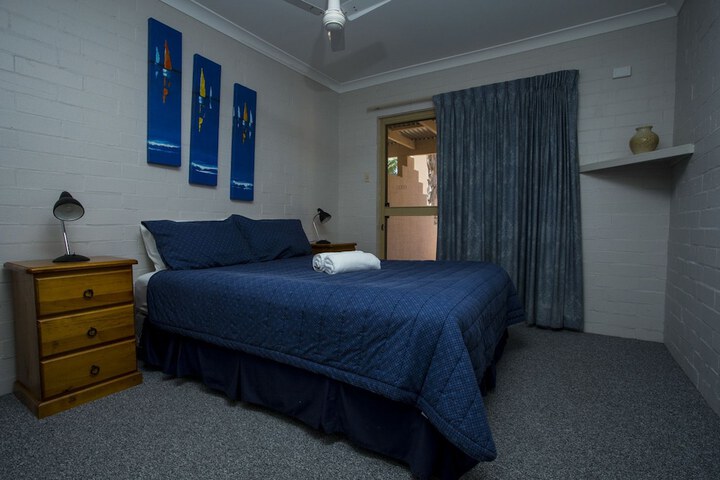 Room 2 of 25
