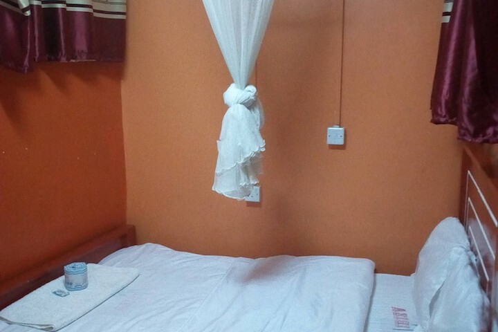 Room 6 of 18