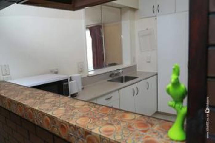 Room 10 of 16