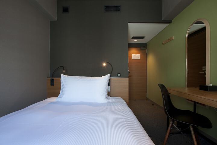 Room 5 of 28
