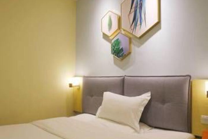 Room 3 of 12