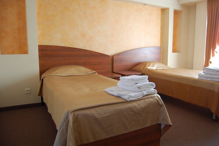 Room 13 of 63