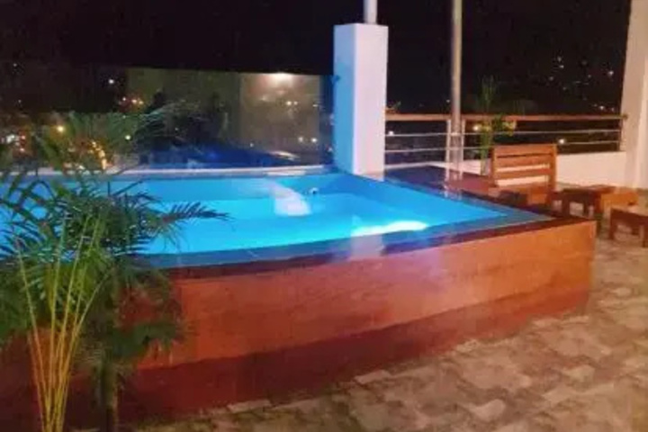 Pool 13 of 16