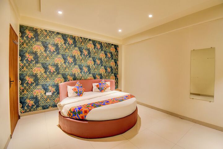 Room 18 of 25