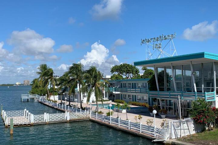 Exterior of International Inn on the Bay