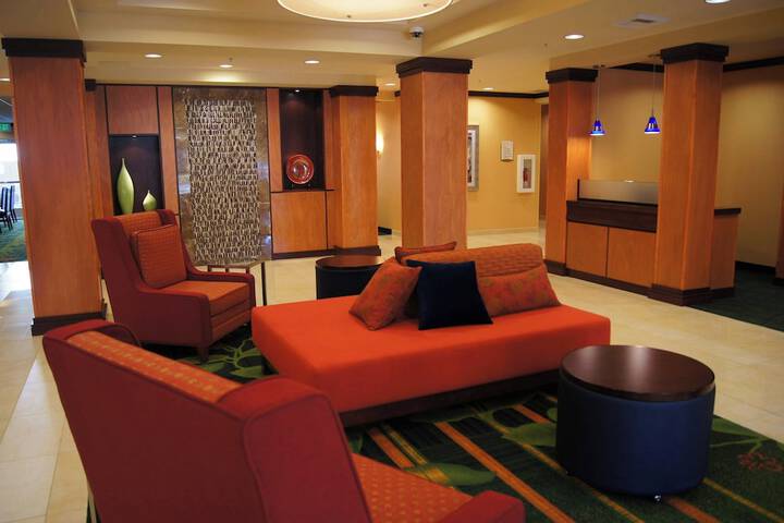 Lobby lounge