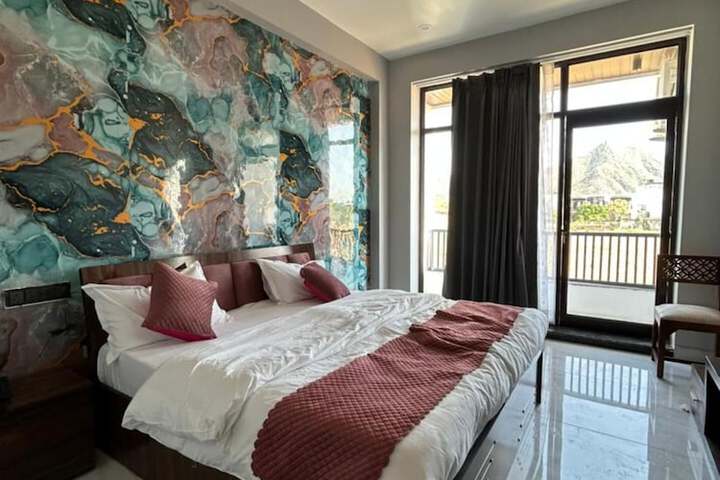 Room 2 of 15