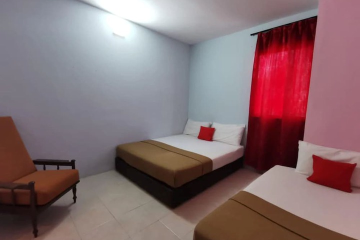 Room 12 of 25