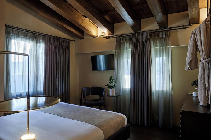 Room 5 of 69