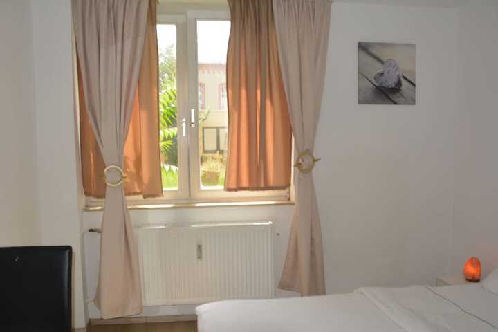Room 8 of 80