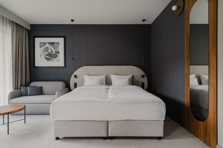 Room 11 of 153