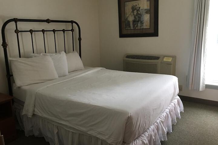 Room 13 of 38