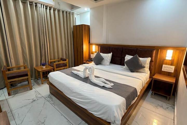 Room 15 of 33