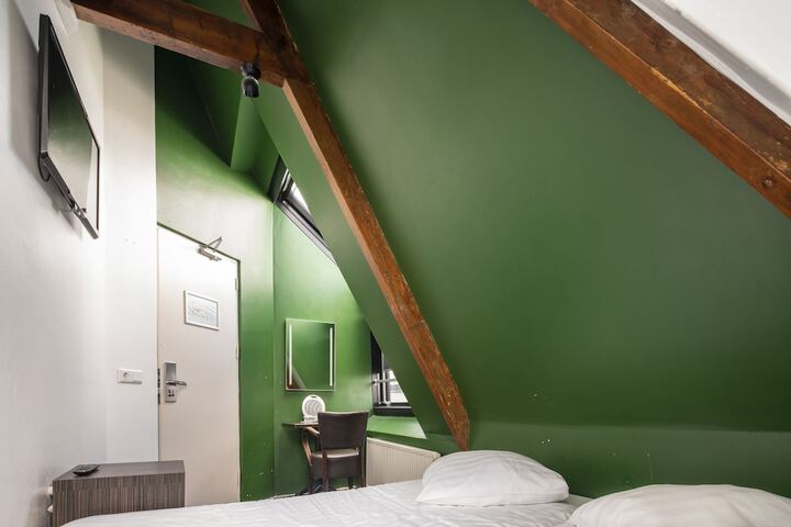 Room 12 of 50