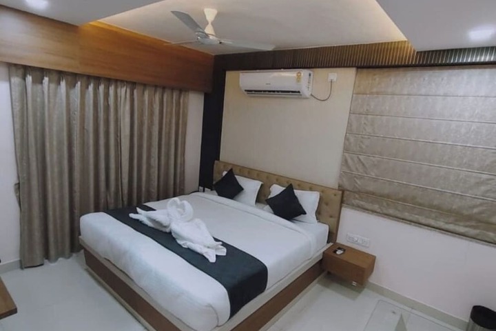 Room 6 of 13