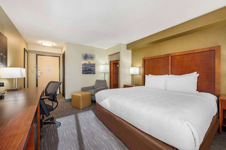1 King Bed Microwave and Refrigerator Full Breakfast (26 of 29)