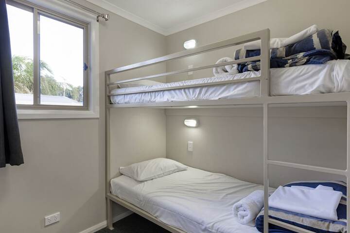 Room 6 of 63