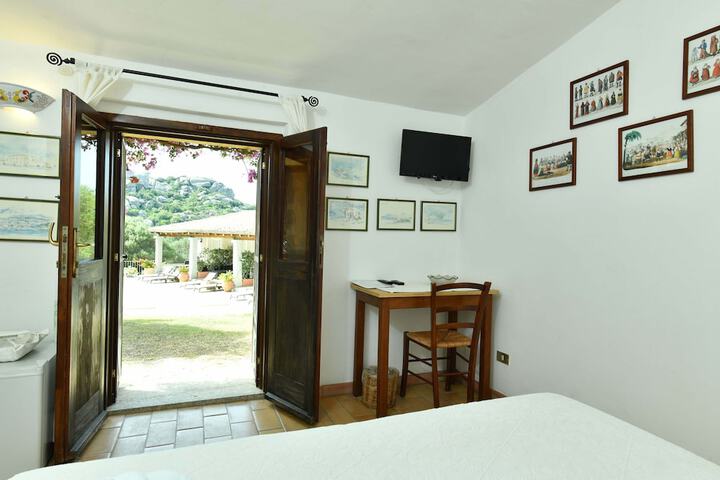 Room 4 of 61