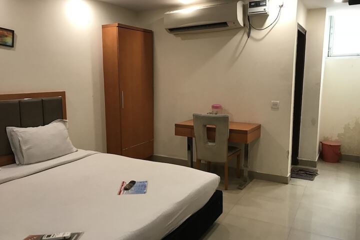 Room 6 of 25