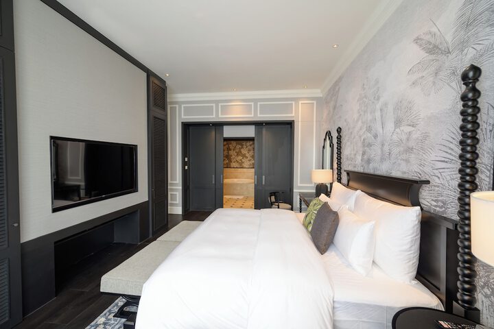 Room 27 of 74