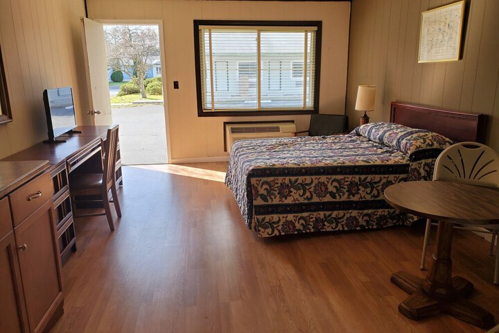 Room 15 of 48