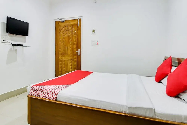 Room 6 of 10