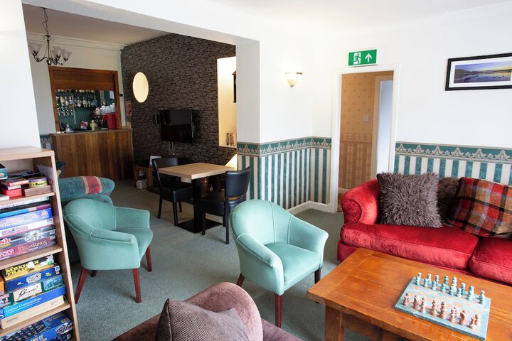 Lounge 46 of 61