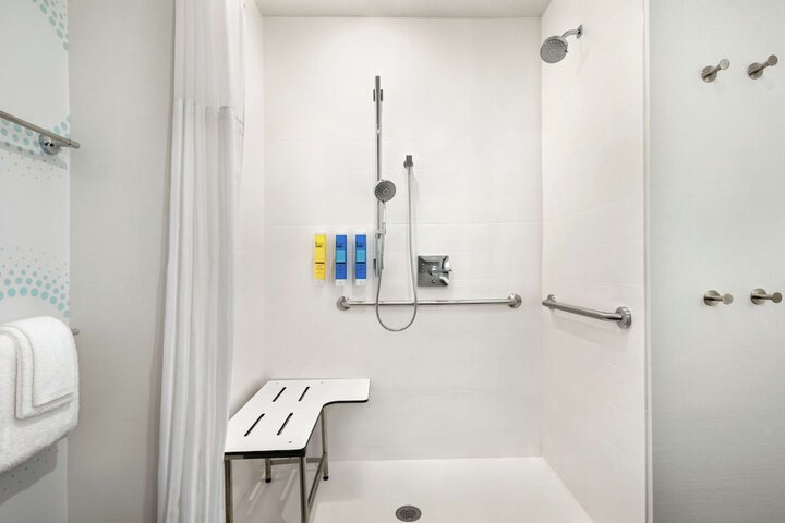 Room 21 of 34