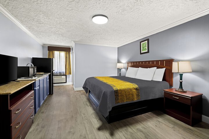 Standard | King Bed (8 of 14)