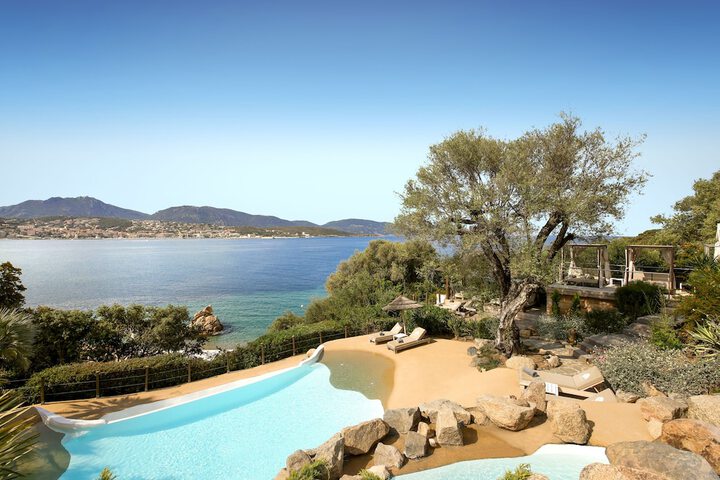 Hotel with Pool