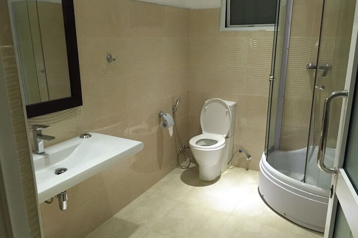 Room 21 of 38