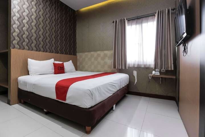 Image of RedDoorz Plus at Tuparev Cirebon