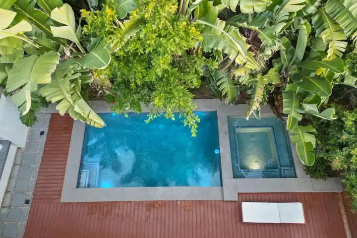 Pool 14 of 27