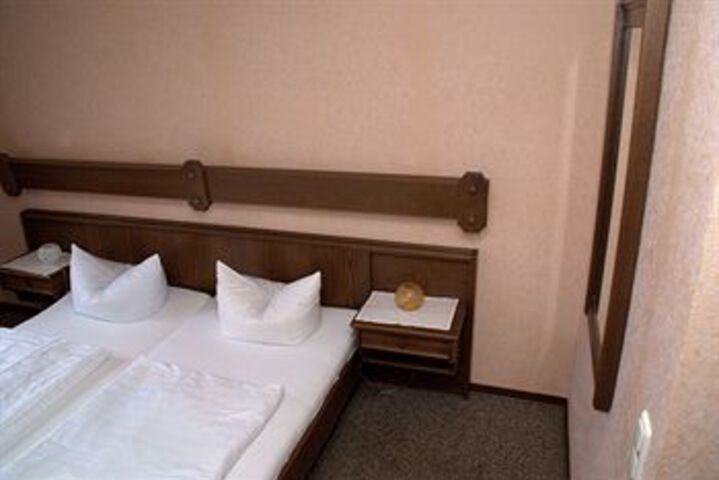 Room 11 of 26