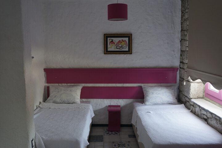 Room 9 of 19
