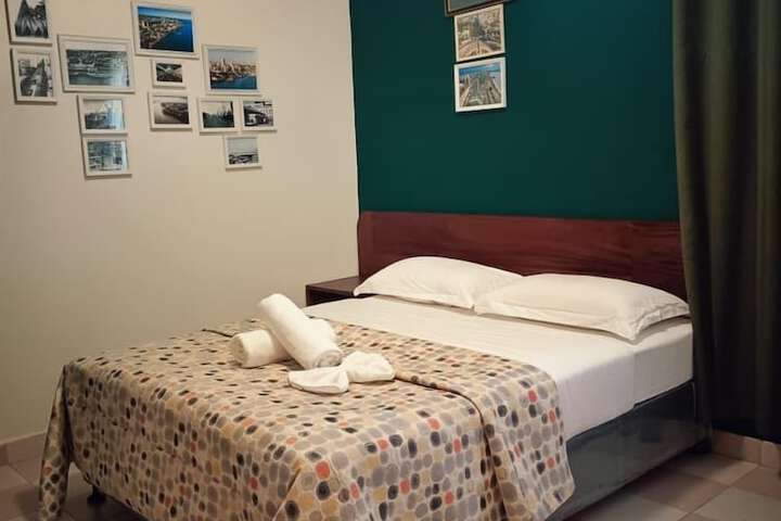 Room 6 of 17