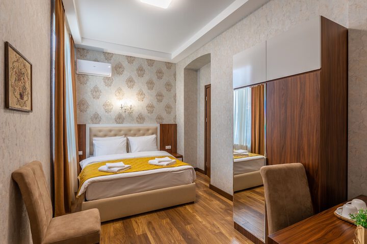 Room 13 of 52