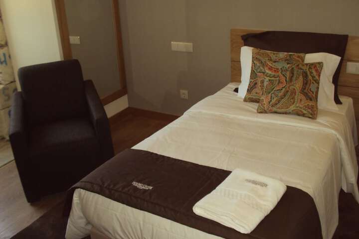 Room 7 of 32