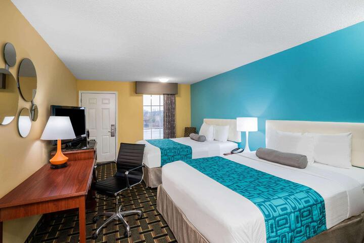 2 Double Beds (2 of 5)