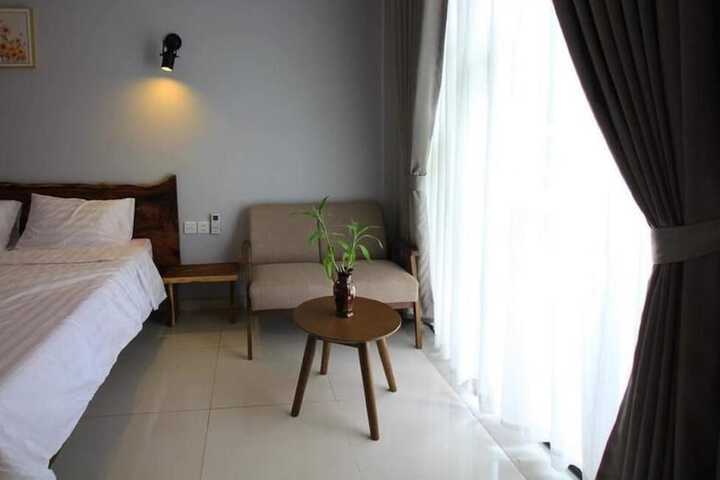 Room 8 of 48