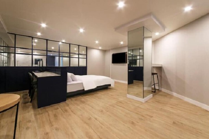 Room 19 of 27