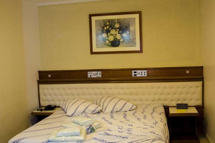 Room 3 of 27