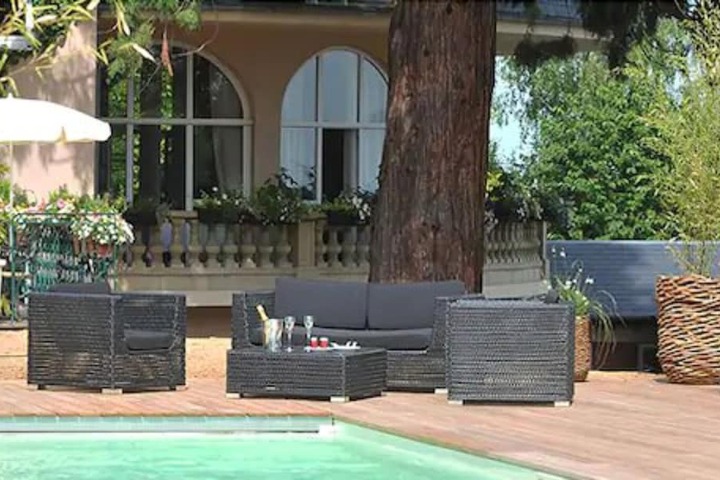 Hotel Pool