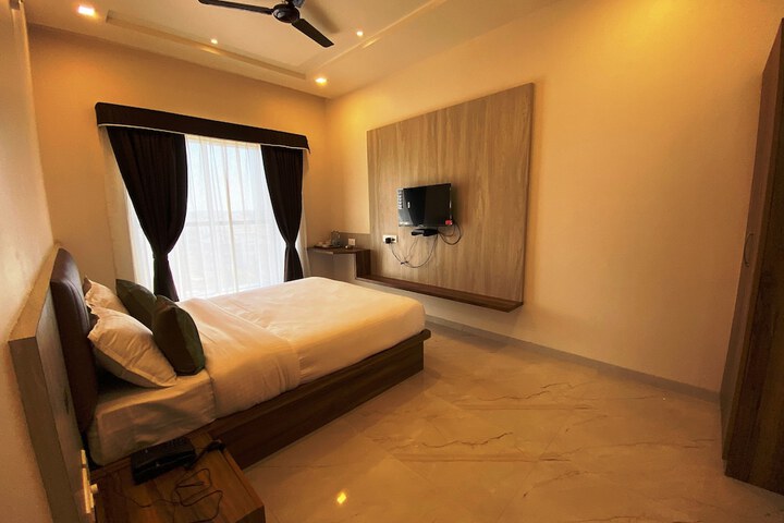 Room 4 of 20